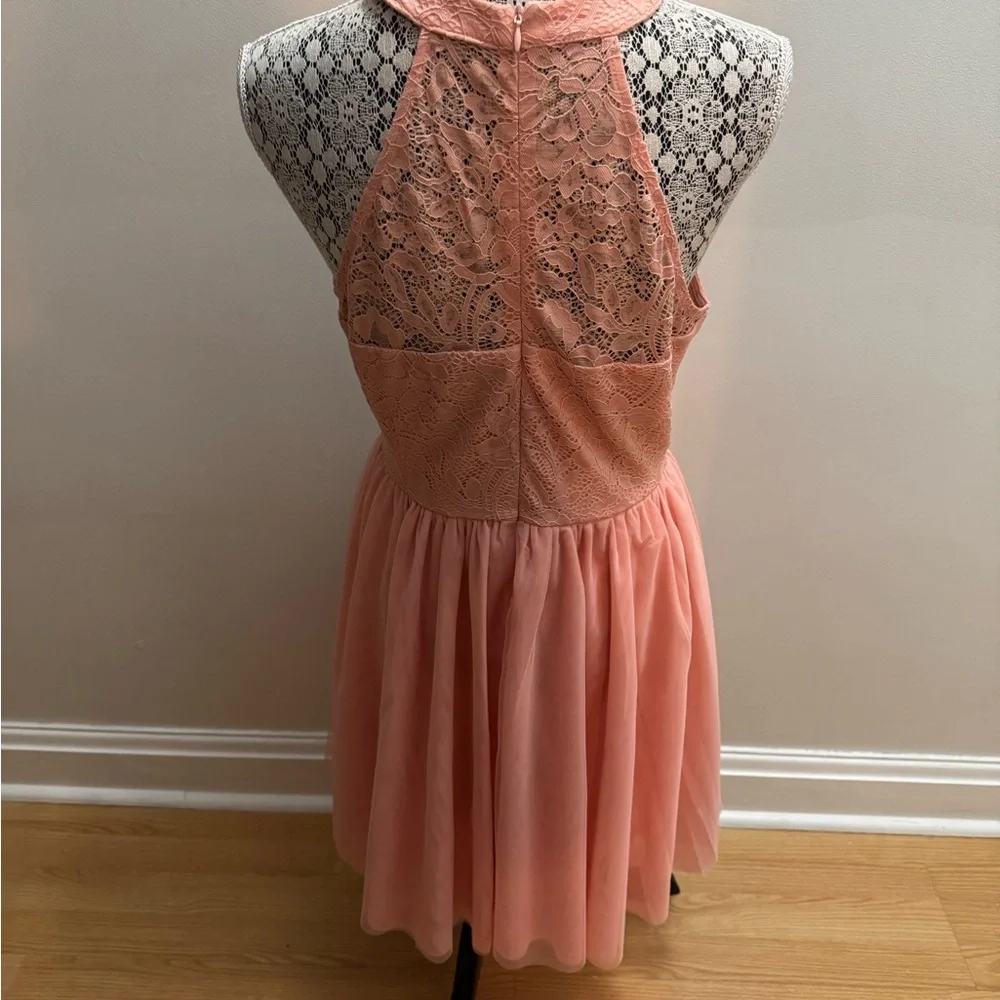 Elegant Lace Halter Dress - in black, white or peach NWT - Picture 7 of 16